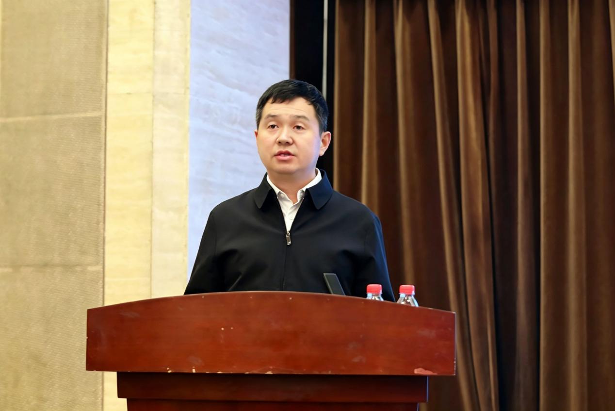 姜圣才宣读表彰决定