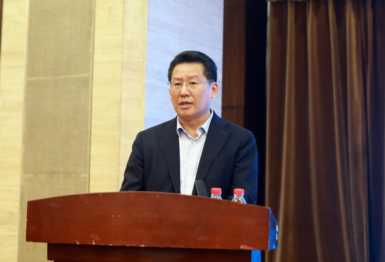 鞍钢资源有限公司党委副书记、工会主席李东伟做表态发言